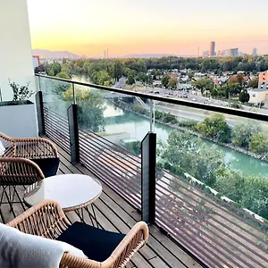 Sunrise Above Sky With Rooftop Pool Apartament Wiedeń